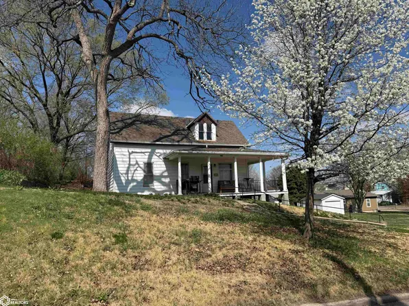 105 D St, Hamburg, IA 51640