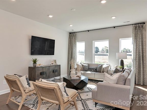 5th image of 1822 Creekmist Pl