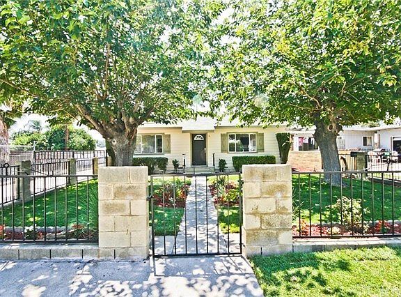 5th image of 25595 Amanda St