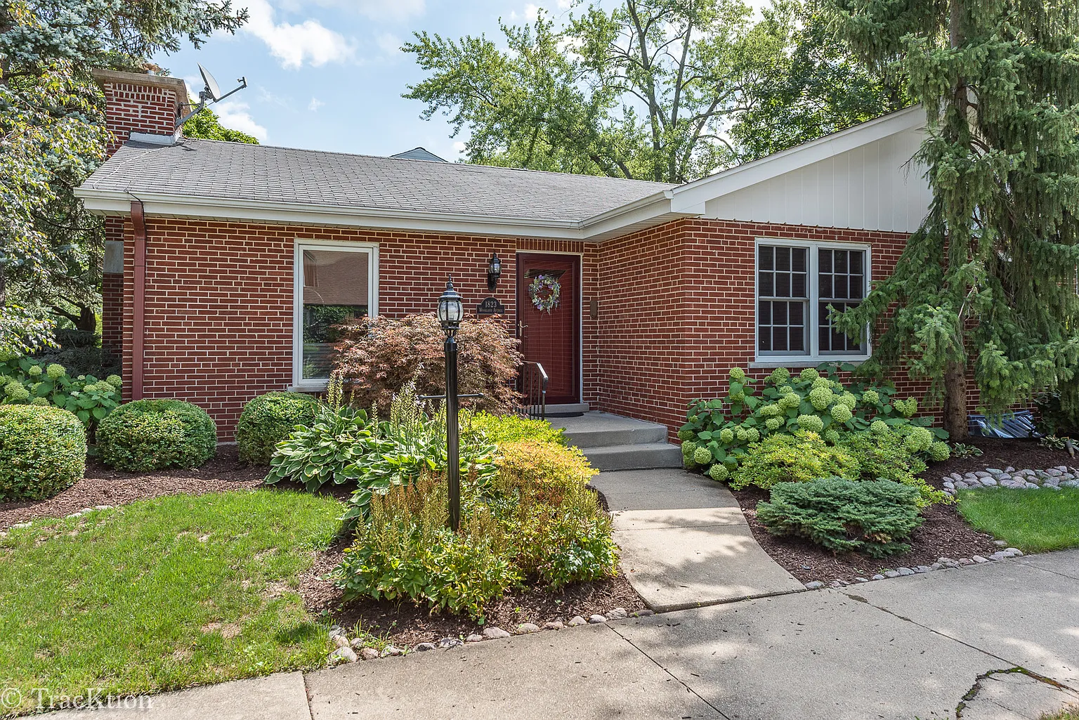 1823 Woodland Ave photo 1