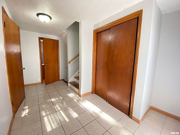 5th image of 420 E Jefferson St