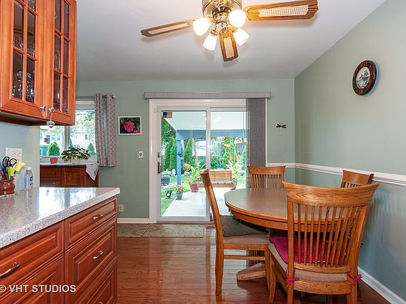 3rd image of 695 Armitage Ave
