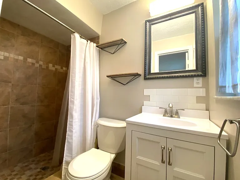 402 N Willow Ave — Photo 8