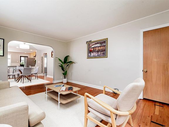 2nd image of 5730 Marquette Ave