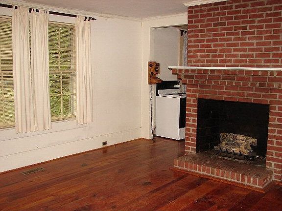 3rd image of 203 E Dickerson St