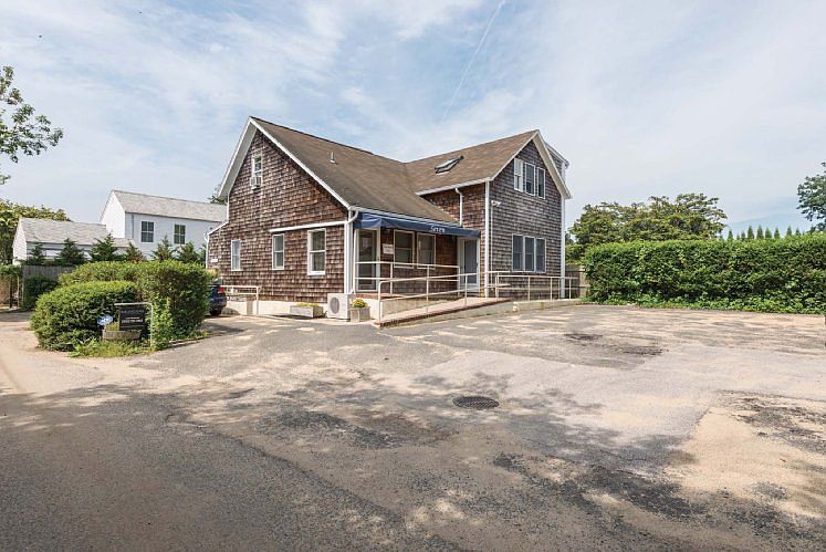1st image of 7 Muchmore Ln