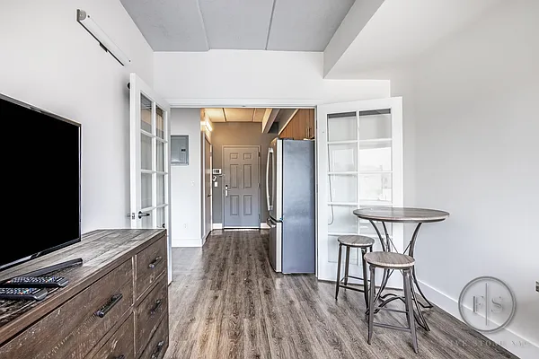 Rented by Five Stone NYC LLC | media 4