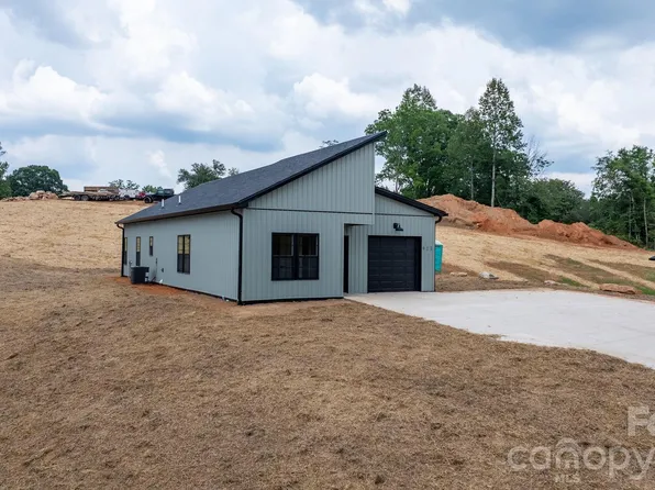 913 Overlook Dr SW, Lenoir, NC 28645