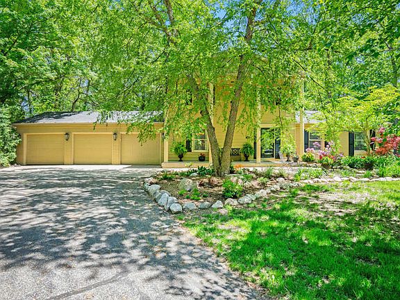 3rd image of 3678 Oakbluff Dr SE