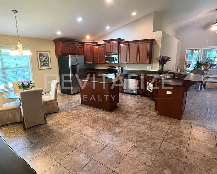 306 Blackfriars St — Photo 3