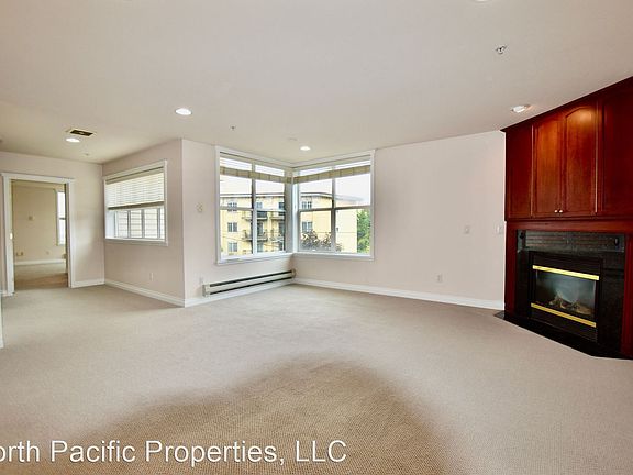 3rd image of 717 E Denny Way Unit 4C