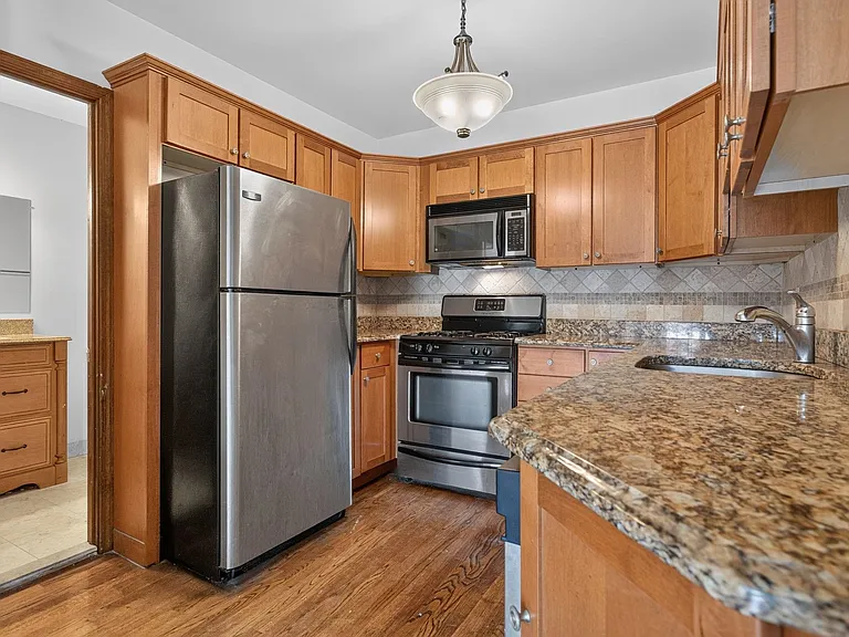 1103 Washington St #6 — Photo 8