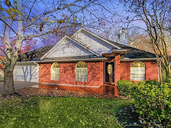 2nd image of 158 Harbour Town Cir