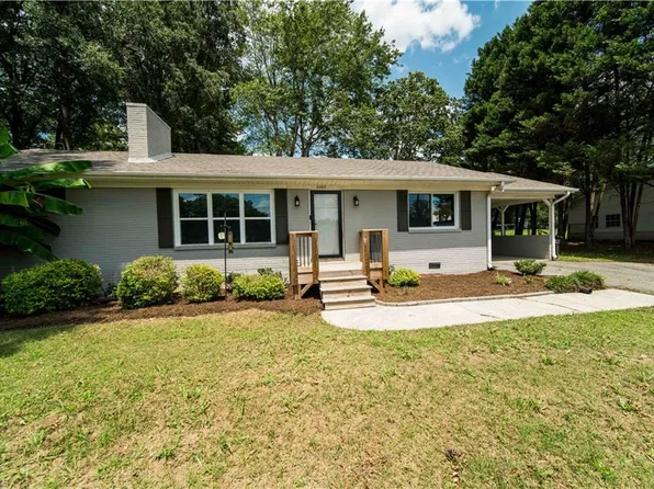 2465 W Clemmonsville Rd, Winston Salem, NC 27127