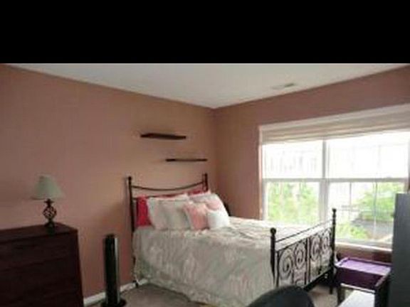 2nd image of 838 Lewisburg Ln