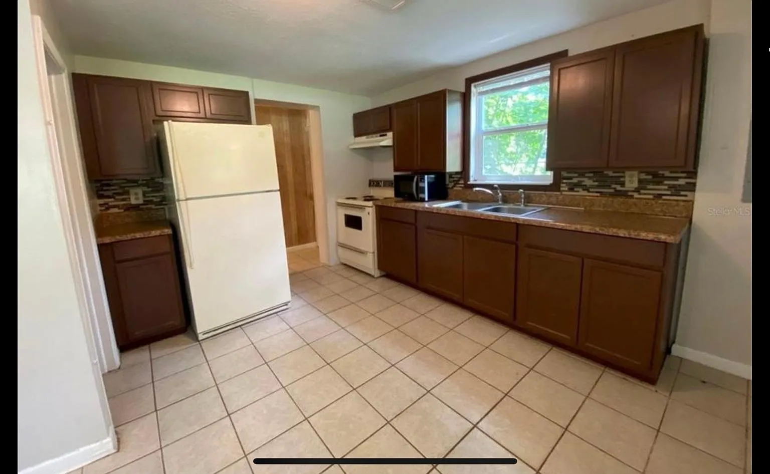 8791 NE Jacksonville Rd — Photo 3