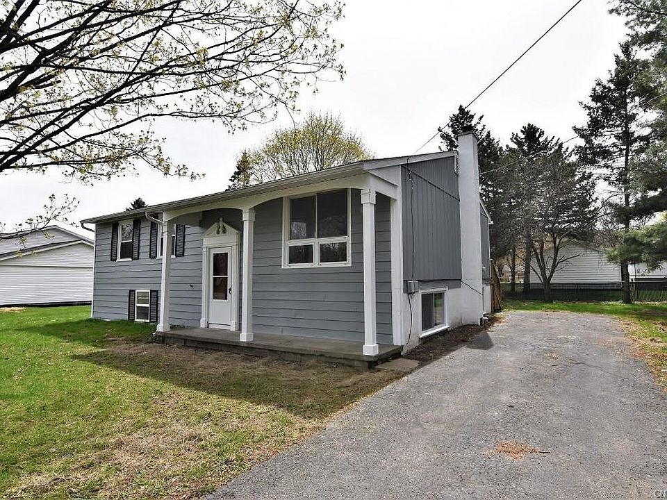 1st image of 830 N Lamont Dr