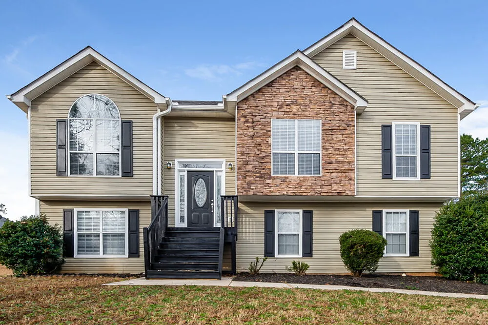 3 bed, 2.0 bath, 2155 sqft, $2,080 — Photo 1