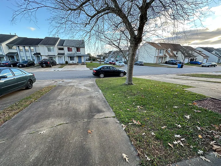 792 Quesnel Dr — Photo 3