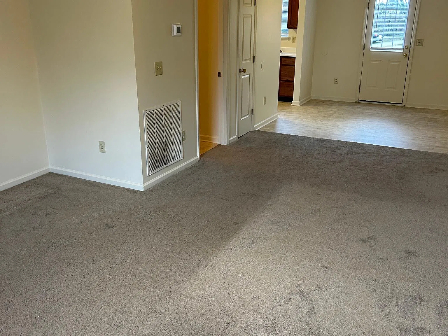 2 bed, 1.5 bath, 1400 sqft, $900 — Photo 2