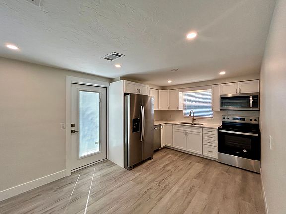 4th image of 3607 Gulf Dr #B