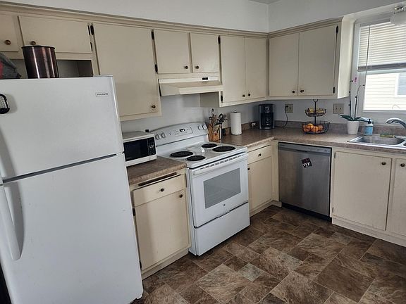 5th image of 6135 W Nebraska Ave #3