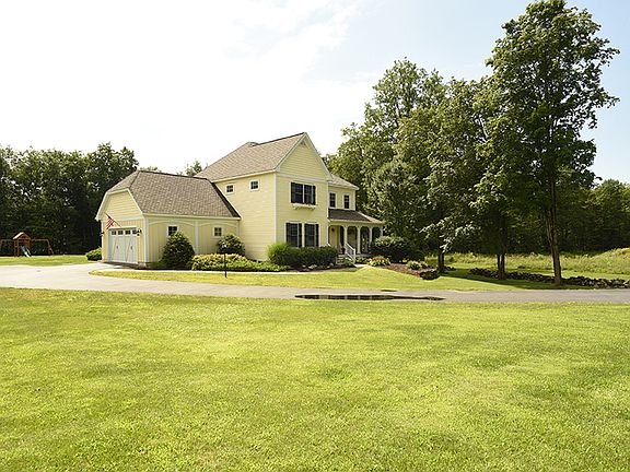 2nd image of 7 Lower Meadow Ln