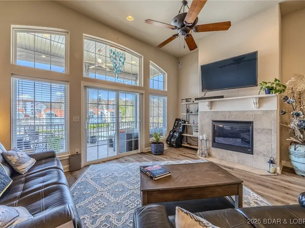 478 Lakeshore Dr, Four Seasons, MO 65049