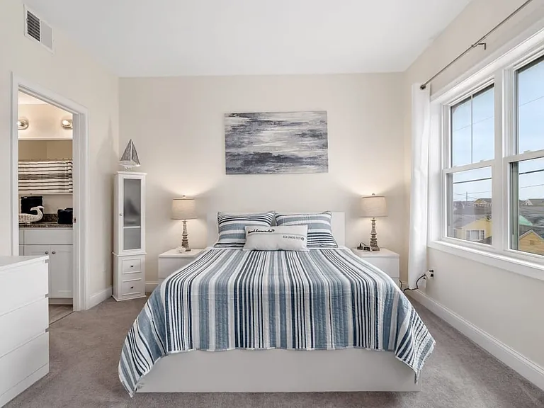 128 Ashworth Ave #204 — Photo 15