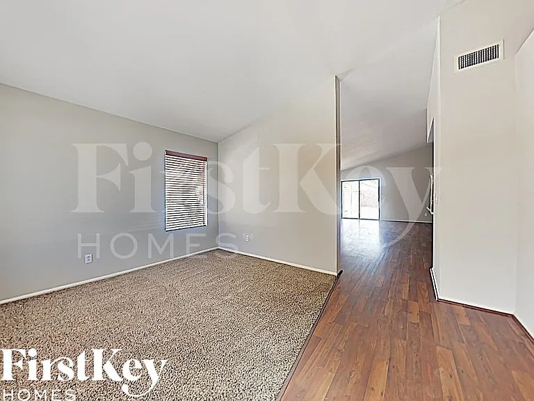 3167 W Foothill Dr — Photo 2