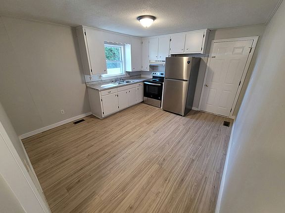 3rd image of 3624 33rd Avenue Pl NE