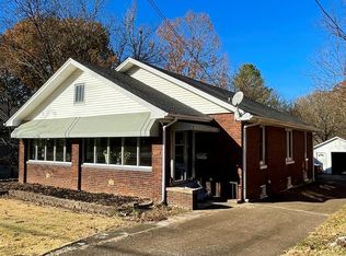 702 E Wood St, Paris, TN 38242