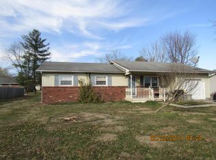 616 E Superior St, Richview, IL 62877