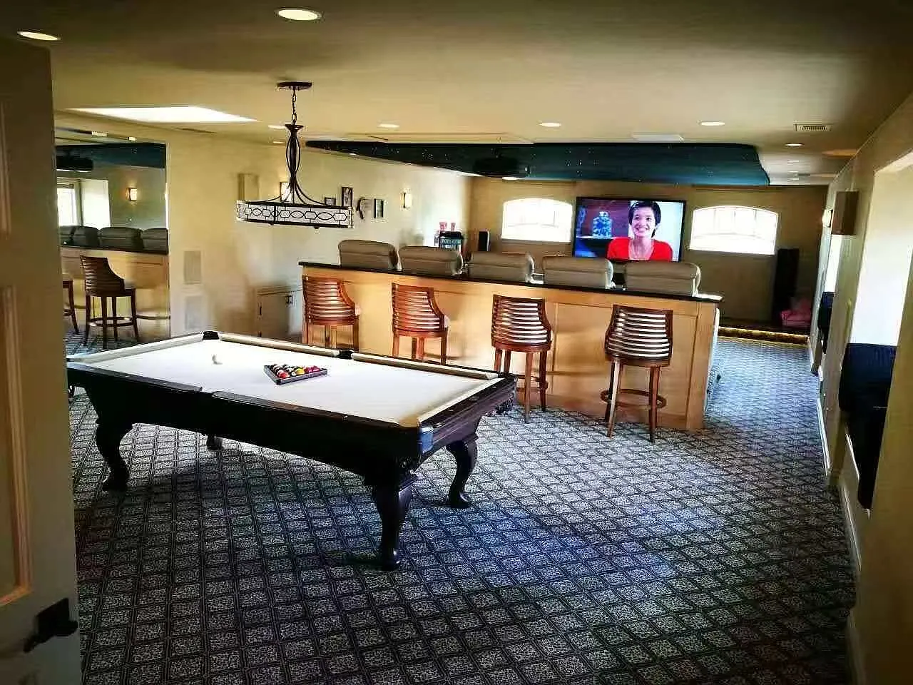5 bed, 6488 sqft, $13,800 — Photo 4