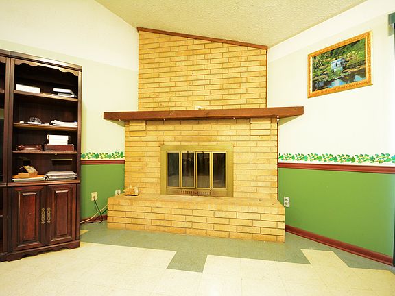 5th image of 2829 Veterans Ave