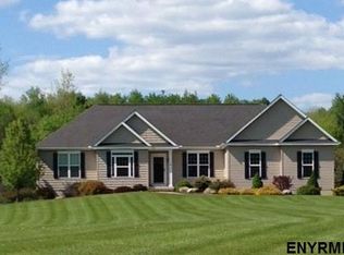 7 Yogi Ct, Ballston Lake, NY 12019