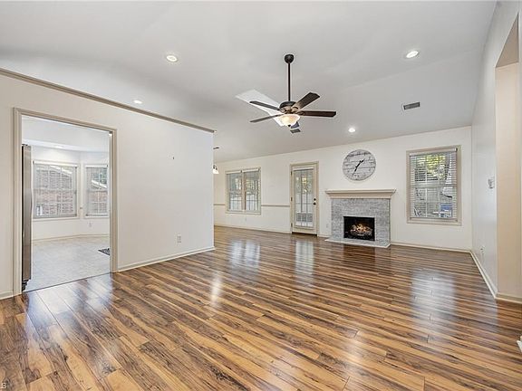 3rd image of 11 Brandywine Cir