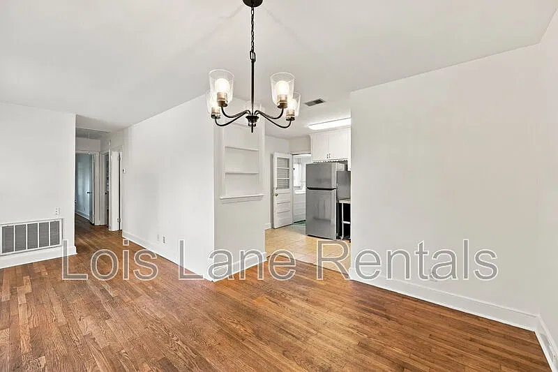 3 bed, 1.0 bath, 1100 sqft, $3,000 — Photo 4