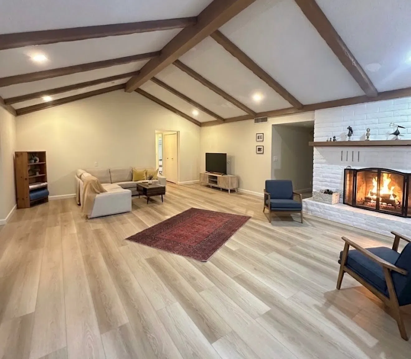 3 bed, 2237 sqft, $5,000 — Photo 2