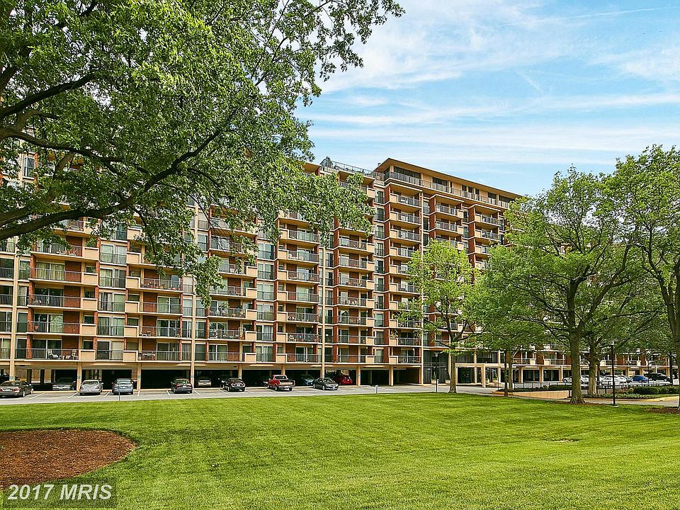 1st image of 1300 Army Navy Dr APT 409