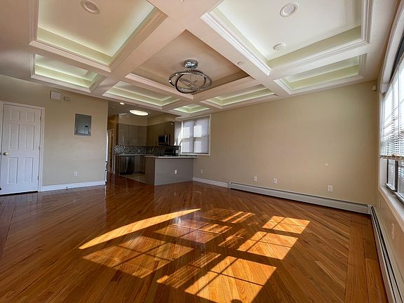 3rd image of 317 Norway Ave Floor 2