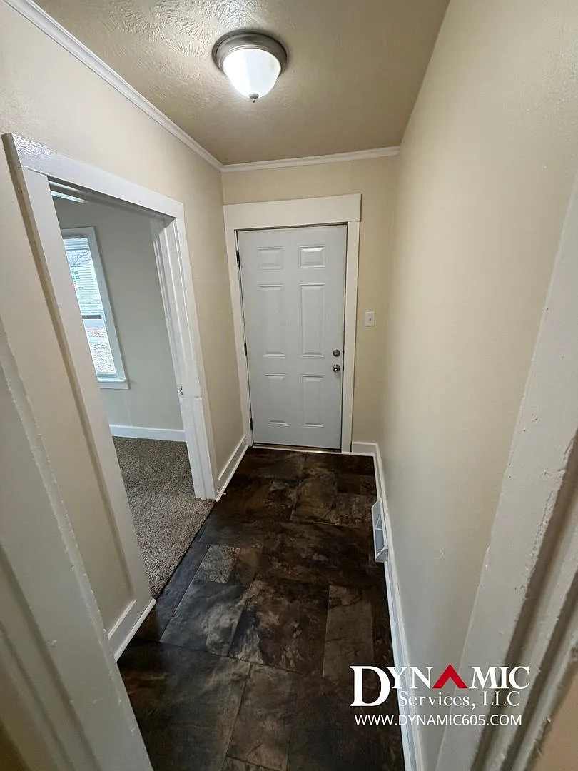 4+ Bedroom, 2 Bathroom House By Augustana and USF — Photo 2
