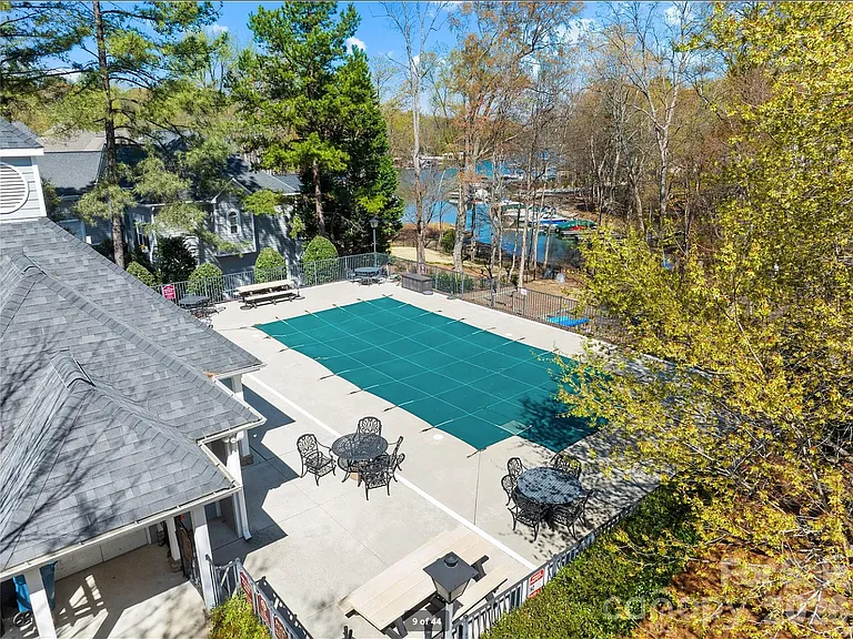 20307 Southshore Dr — Photo 37