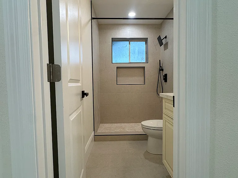 2723 Longwood Dr — Photo 14