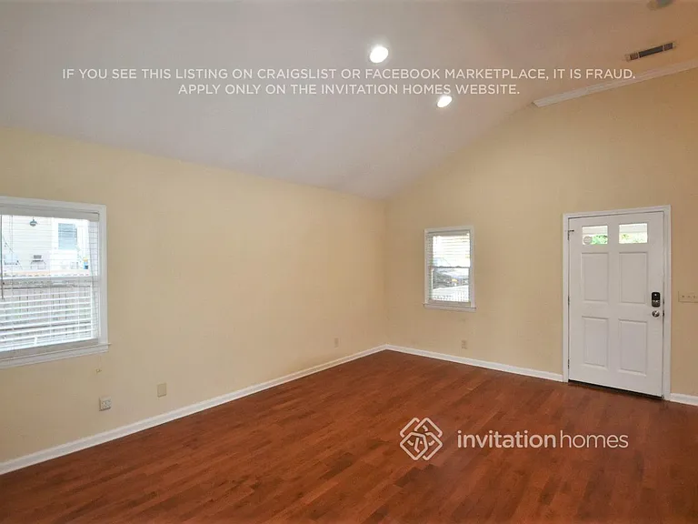1551 New St NE — Photo 2