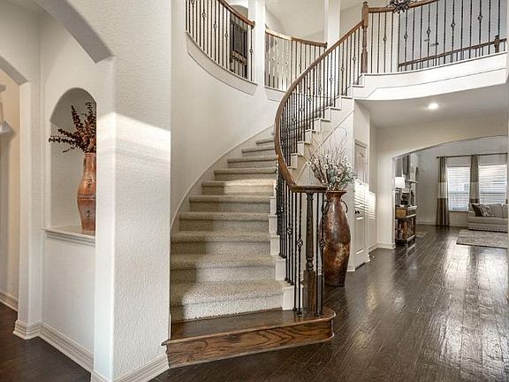 5th image of 1303 Wooded Hollow Ct