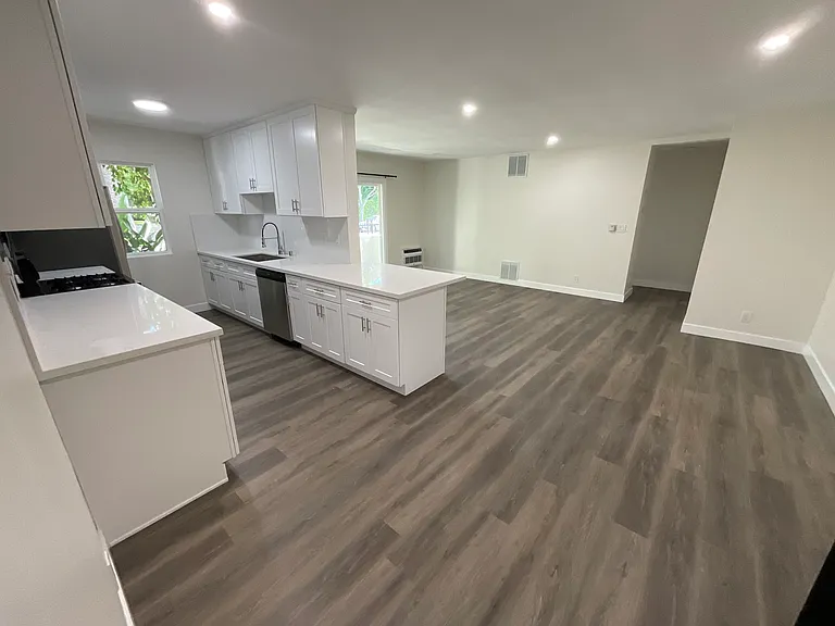 7730 Lexington Ave #102 — Photo 2