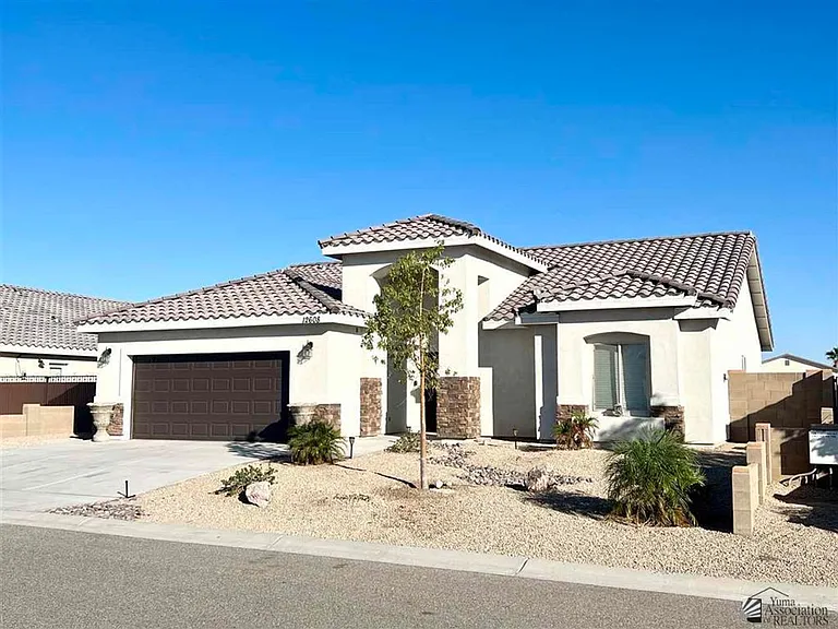 12608 E 48th Dr — Photo 1