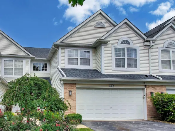 924 Ainsley Dr, West Chicago, IL 60185