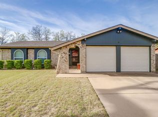 521 Nathan St, Burleson, TX 76028